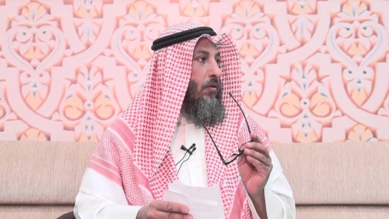 هل يجوز قراءة القران على الاجهزة المتنقلة بدون وضوء؟ اكتشف الجواب مع الشيخ د. عثمان الخميس
